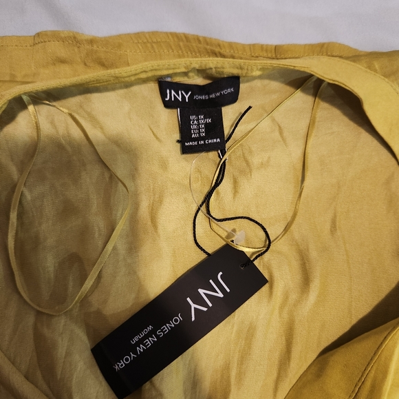 Womens top - Picture 2 of 2